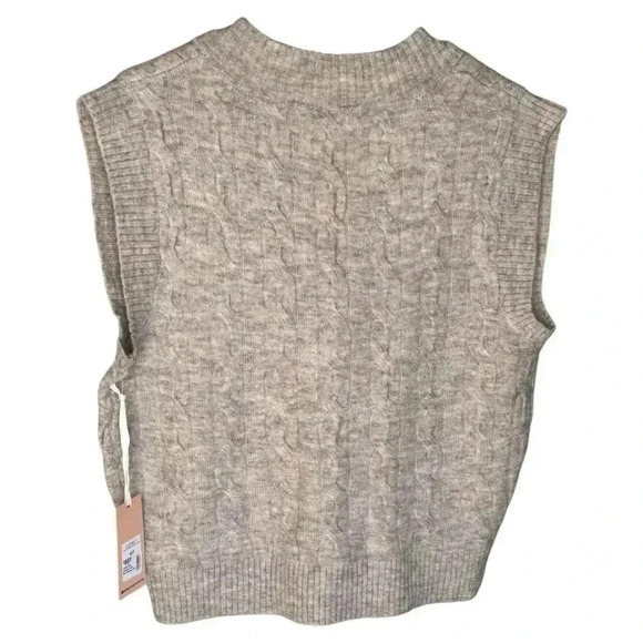 NWT- Black Tape Cable Knit V Neck Sweater Vest in Soft Oatmeal - Picture 3 of 6